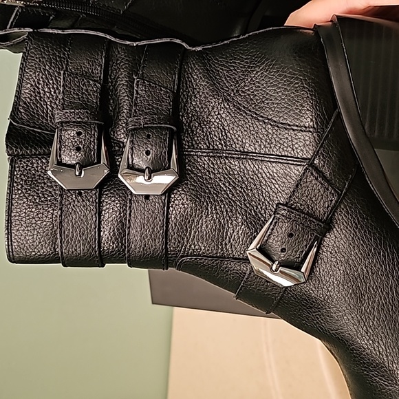 Vince Camuto Leather Mid-Shaft Boots. BNWT. Never worn. - Picture 9 of 10